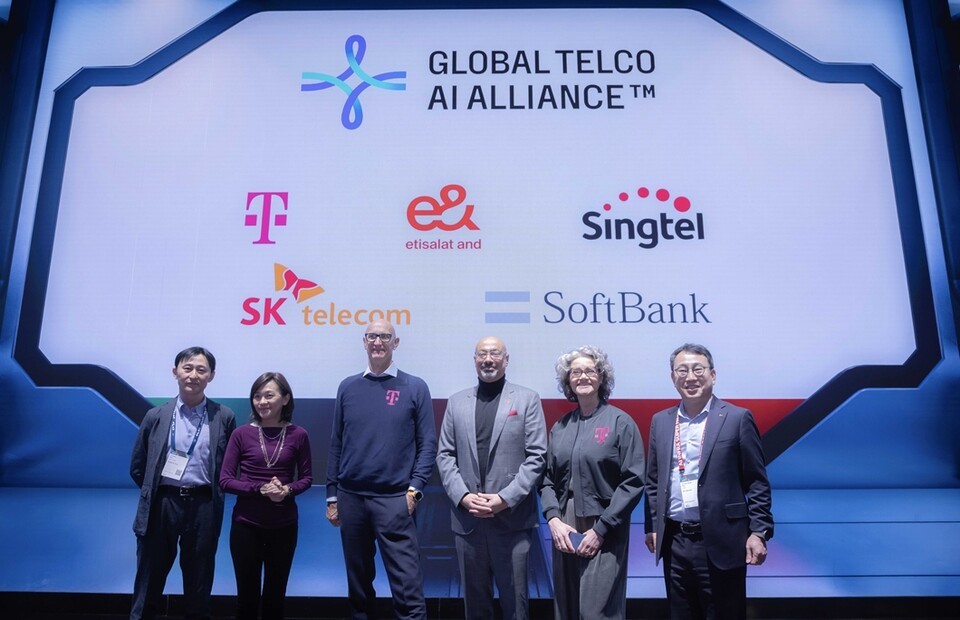 The top executives taking a commemorative photo against the Global Telco AI Alliance logo background