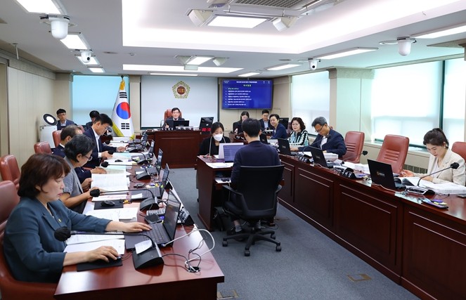 Resolution to establish a medical school at Seoul City University approved by the Planning and Economic Committee