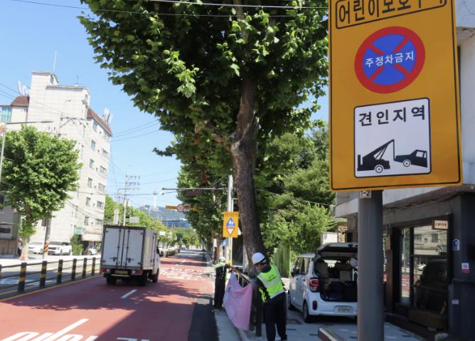 Cleanup of illegal advertisements in children's protection zones