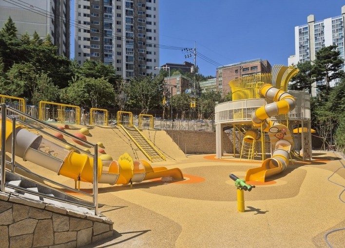 Newly renovated 'Gogetmaru Children's Park' opening (photo by Gangbuk District)