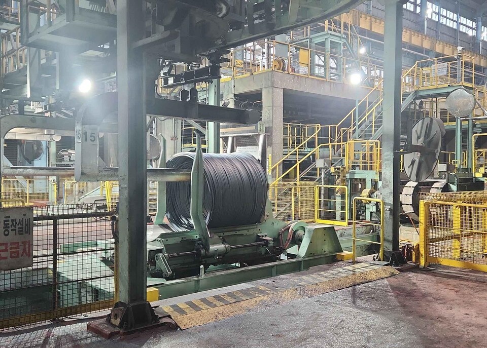 The scene of transporting a wire rod coil (Photo provided by POSCO Group)