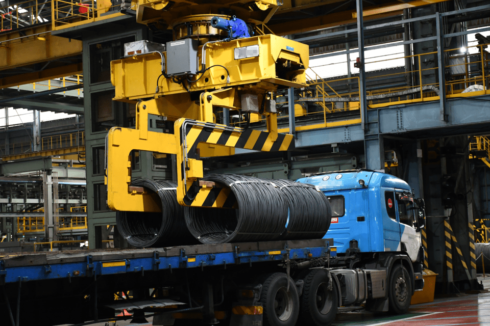 POSCO steel mill's AI-based automated crane transportation system for non-standard products
