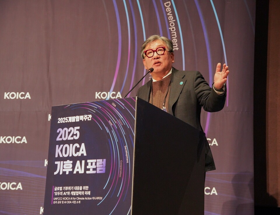 Kim Sang-hyup, Secretary-General of the Global Green Growth Institute (GGGI), giving the welcome speech at the 2025 KOICA Climate AI Forum held at The Plaza Seoul Grand Ballroom