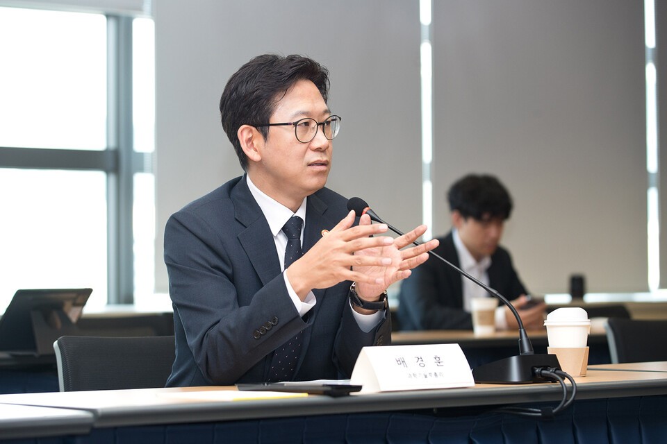 Photo of Vice Prime Minister and Minister of Science, ICT and Future Planning, Baek Kyung-hoon