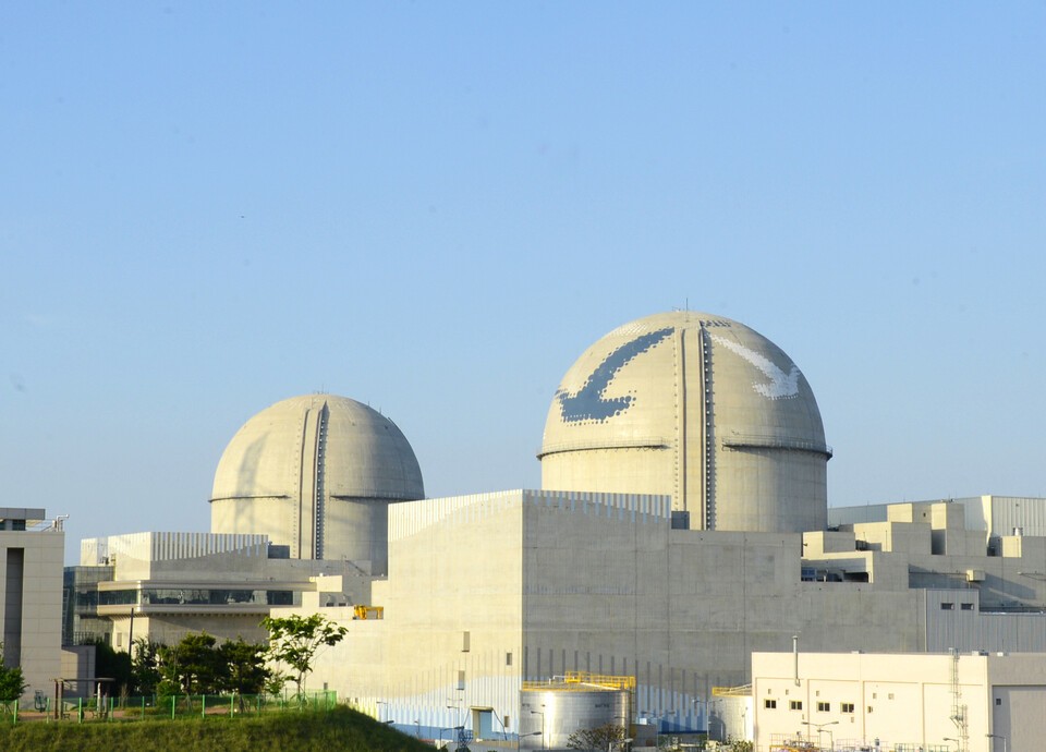 慶尚北道・盈徳が新規原発候補地に選定され、原発建設事業が加速するとみられる。写真は蔚山市・蔚州郡の新蔚原子力本部1・2号機の全景。(提供=韓国水力原子力)
