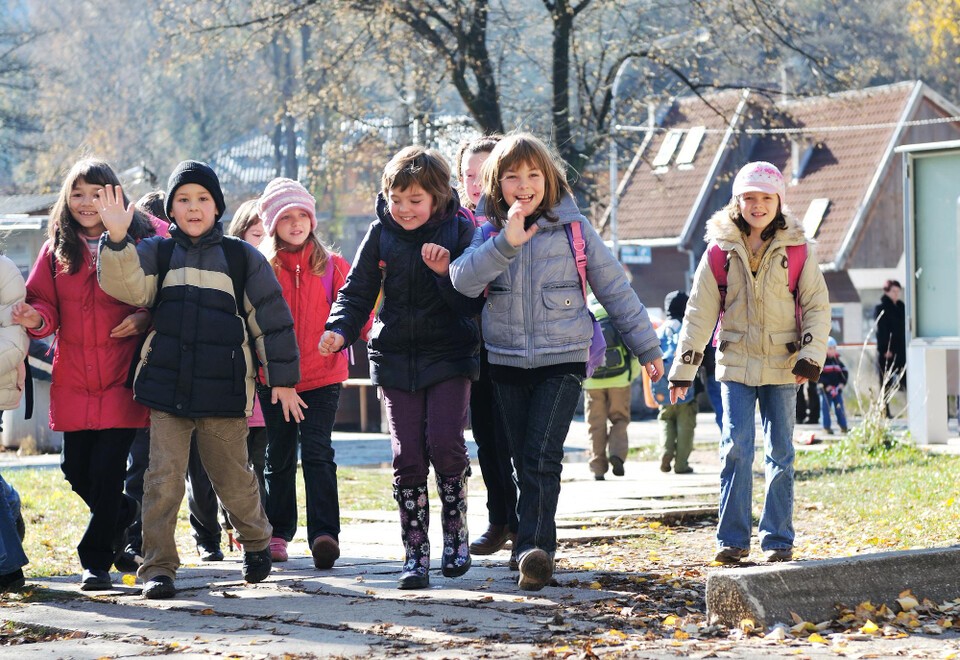 ノルウェー政府は、幼い学生がAIに依存するよりも、まず読み・書き・思考能力を育てるよう教育政策の方向を転換した。
