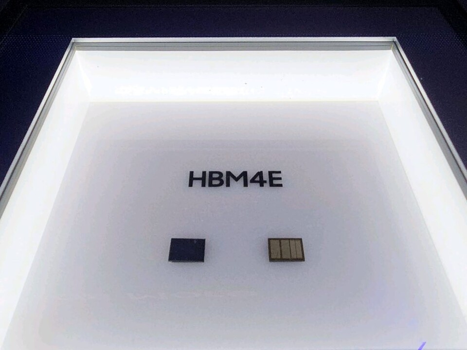 三星电子HBM4E产品展示照片（来源=三星电子）