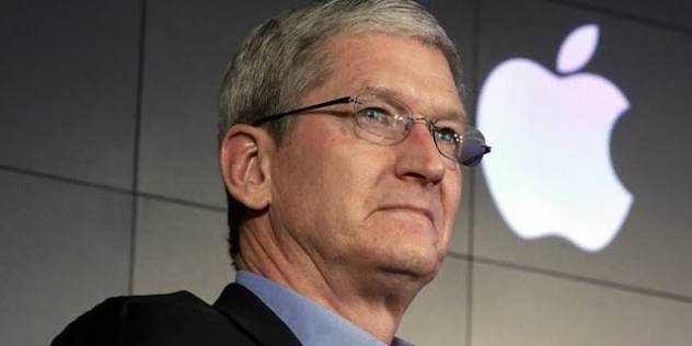 ティム・クック米アップルCEOが13日（現地時間）、米テキサス州ヒューストンのフォックスコン工場でMac miniの組立ラインを公開した。稼働は今年末に始まる。