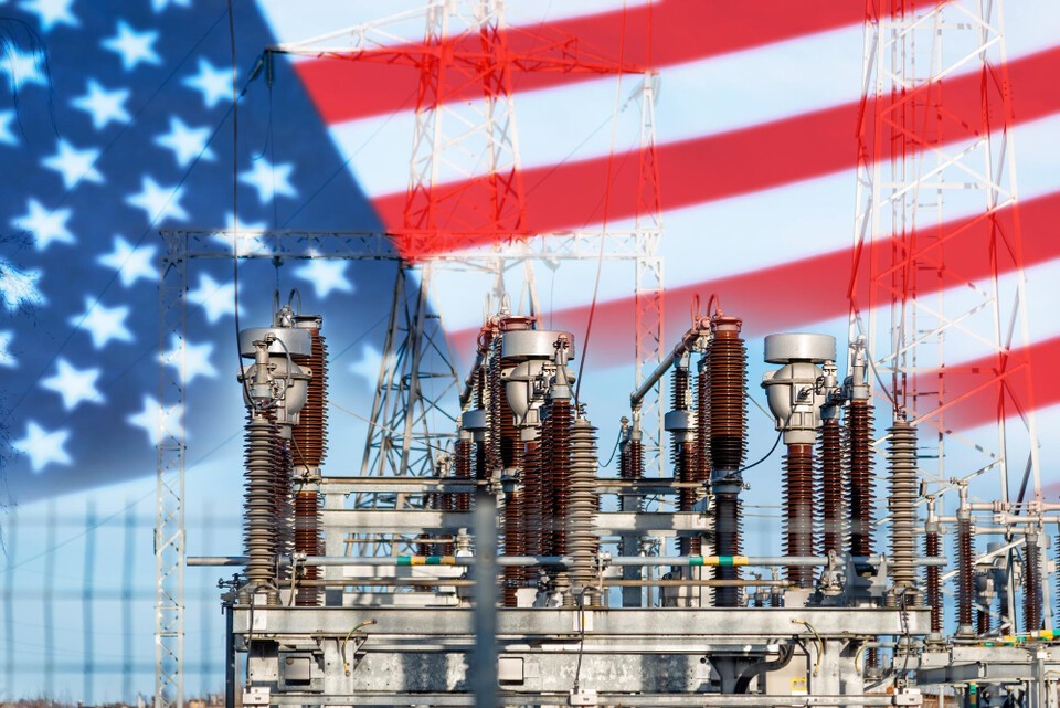 自国のエネルギー生産基盤を備えた米国は、世界的なエネルギー不安の中でもデータセンター運営の安定性を相対的に維持できるとの分析が出ている。