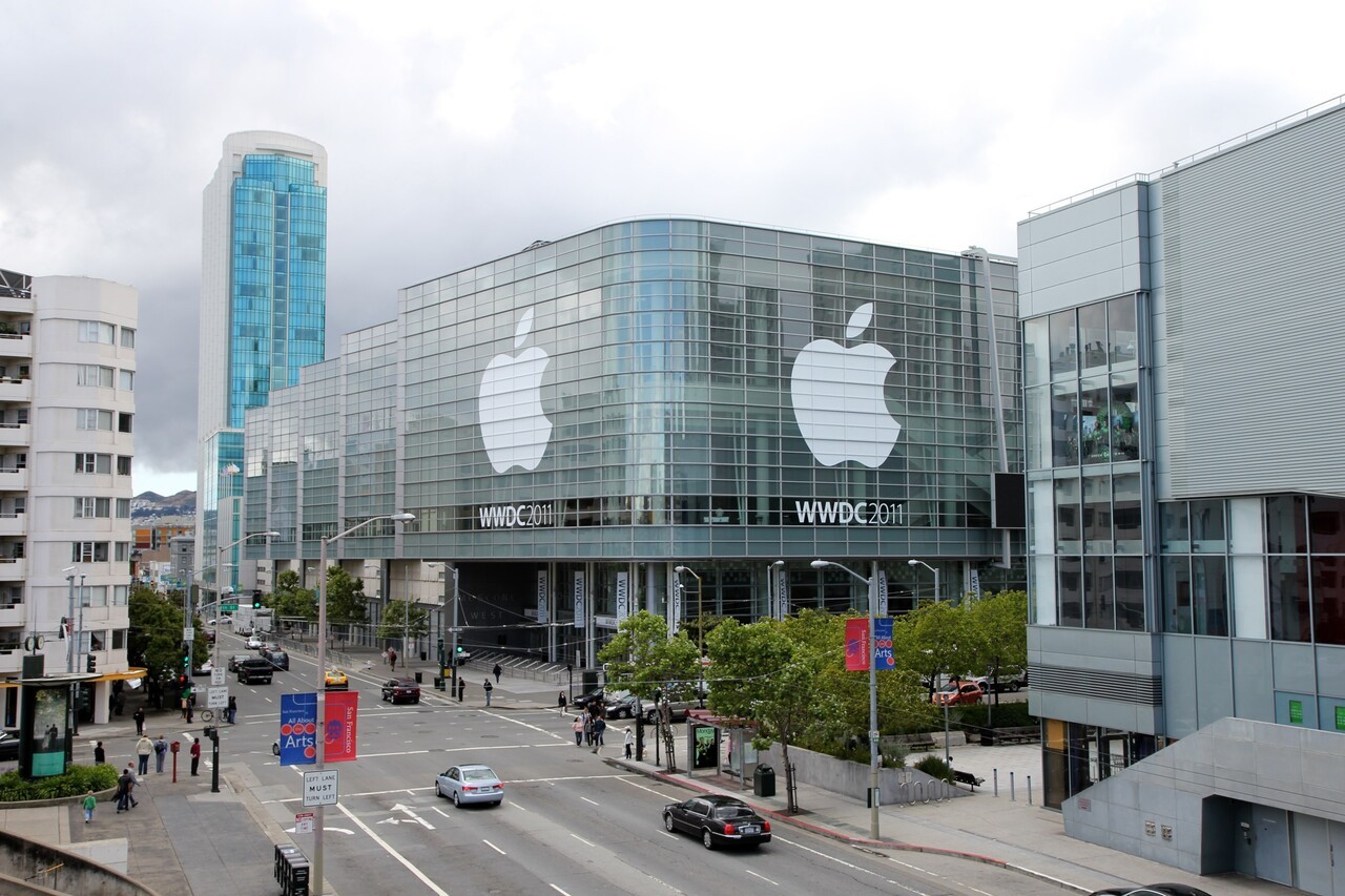 AppleがVision ProとSiriの部門で200人超を削減した。