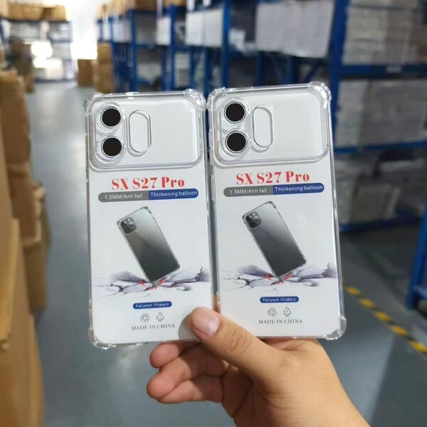 Galaxy S27 Pro向けとされる透明ケース。背面にはカメラ用の穴が2つと、別個の楕円形の穴が見える。(写真=Ice UniverseのXアカウント)