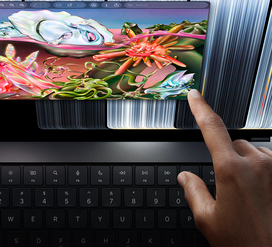 Appleが公開した初のタッチスクリーン搭載MacBook Pro。(写真:Apple)